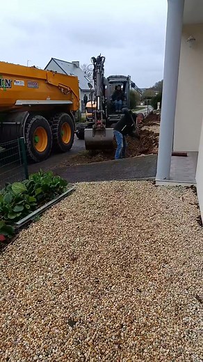 Terrassement pour la piscine à domicile 👌 en collaboration même le weekend avec A2TP 😇 pour vos terrassements et aménagements n'hésitez pas 😌 | TP Le Sergent