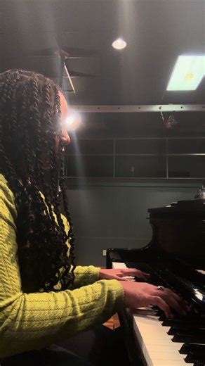 hello hello hello🥰🥰‼️‼️ & welcome to another day of *drum roll* 🥁🥁🥁… MUSIC SPEAKS MANIA: BLACK HISTORY EDITION!! you already know what’s going on! so I want to first say thank you for showing love, shares and likes thus far for Music Speaks Mania!! I would also like to welcome you all (old and new supporters to KyiaOnTheKeys🎹🥰! so let’s get to it! this song is so near and dear to my heart because of who this artist is and the impact he made to neo-soul, R&B, and soul music! he was such a 