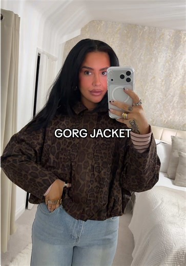 The most gorgeous jacket. #spotlight #midsizeootd #fashioninspo #midsizefashioninspo #outfitstyling