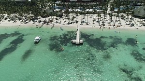 🌴☀ Unglaublich! Die Traumstrände der DOM. REP.! ☀🥥🌴 9 Tage im super Hotel **** mit All Inclusive, Transfer & Flügen schon ab 1145€ Hier entlang 👉👉 https://www.urlaubsguru.at/?f=971964 Wer von euch würde am liebsten ins Wasser springen? 💦😎 | urlaubsguru.at