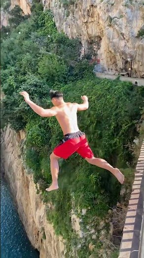 Fiordo di Furore. Jumping a 102ft (31m) bridge along the Amalfi Coast in Italy 🇮🇹