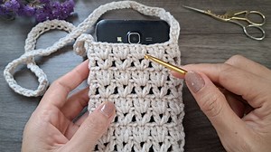 DIY crochet phone bag with super easy crochet stitch and beautiful pattern #diy #crochetbag #crochetgifts | Crochet & Crafts Therapy