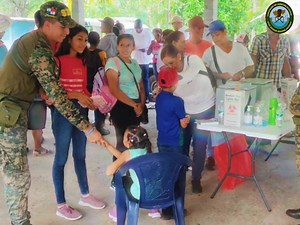 #Chepo》 Continuando con el Plan Colmena y en coordinación con personal del @minsapma a cargo del Doctor Denario Castillo, nuestras unidades participaron de una Gira Médica en la comunidad de Chinina Abajo, dónde brindaron servicios de medicina general y servicios de: Odontología, Nutrición y Fumigación por parte del personal de Control de Vectores, esto con el objetivo de facilitar la atención de servicios básicos de nuestros ciudadanos en áreas de difícil acceso del distrito de chepo. #Orgullos