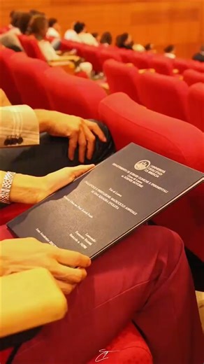 ✨🍾 Il 2025 in un video. Congratulazioni alle laureate e ai laureati #unibs, protagoniste/i di un anno di sorrisi, traguardi raggiunti e nuovi inizi ❤ Buon anno! | Università degli Studi di Brescia