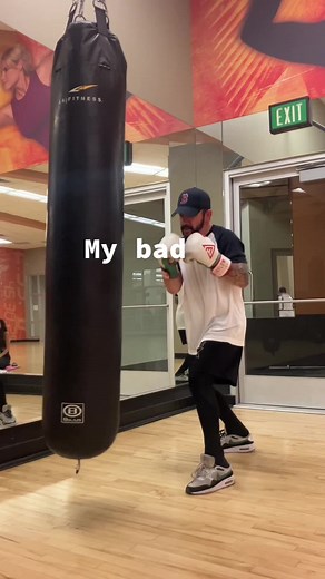 Didn’t mean to make her ears ring 😳 #fyp #foryoupage #foryou #gunshot #shotsfired #boxing #power #boxeo