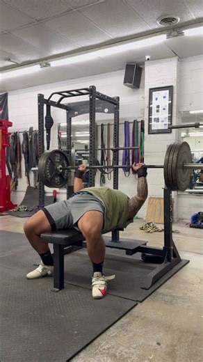 Secondary bench day with 4 sets of spotos #benchpress #power #strength