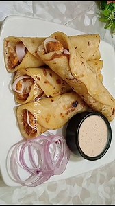 Paratha Roll 😍 . . . #paratharoll #paratharecipes #foodies #tiktokrecipes #trendingreels #foodies #tikkaroll #paratharecipes #trendingrecipes #paratharollrecipes #Parathatikka #easyrecipes | Food. with. Nimra