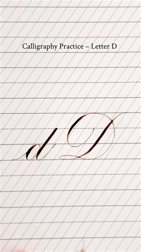 Megumi Ⅰ 美しい手書き文字のレッスン・サービスⅠ Yokohama on Instagram: "Calligraphy Practice – Letter D シンプルな文字こそ、バランスの取り方が難しいですよね。 Dは私が苦手な文字でもあるけれど、好きな文字でもあります💕 皆さんは、どのアルファベットが好きですか？ ＿＿＿＿＿＿＿＿＿＿＿＿＿＿＿＿＿＿＿＿＿ ◻︎オンライン定期レッスン 新規生徒様募集中！ 詳細は@memi.calligraphy プロフィール内のリンク「オンラインショップ」をタップ→ サイト内の「LESSON」ページからご確認できます！ ◻︎オンラインショップにて、カリグラフィーや手描きイラストを活かしたオリジナルアイテムを販売しております！ ⭐︎人気商品 ・フラワースタンプ4点セット ・カリグラフィースタンプ（Thank you） ＿＿＿＿＿＿＿＿＿＿＿＿＿＿＿＿＿＿＿＿＿＿＿＿＿ #モダンカリグラフィー#カリグラフィー #moderncalligraphy #calligraphy #ポインテッドペンカリグラフィー#美文字#手書き文字#handwri