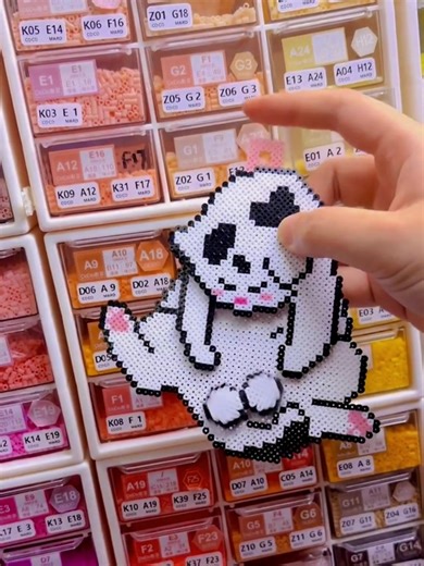 New bead art hack! Add a bearing, the kitten comes alive#fusebeads #craft #diy #3d #fy