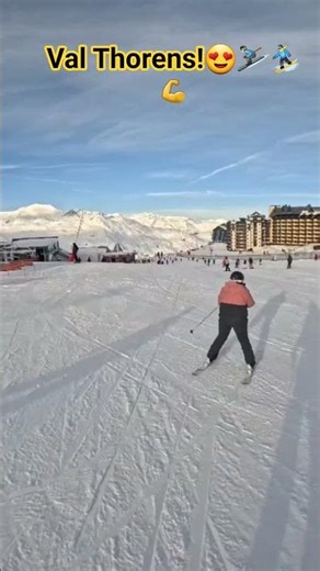 Val Thorens - Beginner slope but… 👀#valthorens #les3vallees #skiingforbeginners #skiingtechniques