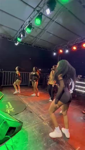 🥰 #show #dança #banda