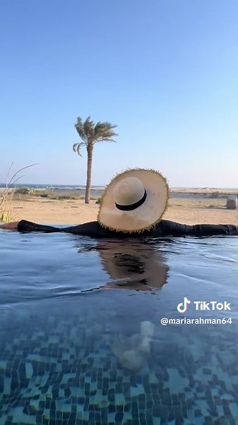 Alila Hinu Bay in Mirbat Oman was the best hotel I ever stayed at 😍 we stayed in the villa with a private pool and sea view. You’re in the middle of the desert but also next to beach. It’s very quiet and peaceful. A must visit if you’re in Oman #oman🇴🇲 #oman #salalah #alila #alilahinubay #wheretostay #hotels #privatepool #desert #beach #luxury #beach
