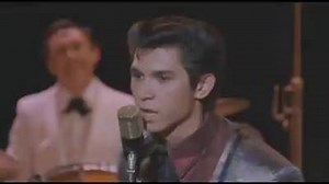 17K views · 228 reactions | LA BAMBA RITCHIE VALENS (Interpretado por Lou Diamond Phillips) | Décadas Douradas - músicas, filmes e séries | Facebook