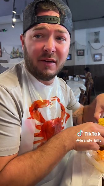 WHEN HE SEEN THE POOP SACK HE LOST IT. 🤮🤣 #hotandjuicy #lasvegasfood #seafood #billygagging #yummy