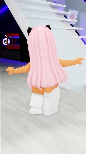 this girl started talking to my bf at the mall...😡😤#robloxshorts #roblox