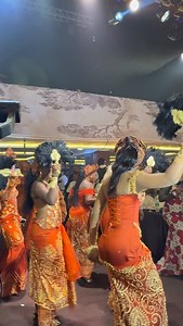 Give way! Gorgeous bride coming through… Stacy’s girls also understood the assignment 🔥😍 #LoveLivesHereSA25 Bride @stacy__khay Venue @balmoral_cc_ikeja Venue Styling @524events Furniture Rentals @lavisheventshire @dribixrentals @thepartyrentalstation Lighting @ibiyemiabayomi Place setting @authenticcuisineng @foodcrushcatering @famfabcateringservices @tashbistro Food @goldieluxcatering @tummymatters_ @thatofadagirl @ofadaboy @_sodelishcatering @amala_oloyoo @ganitcatering Trad Brunch @cuisine_