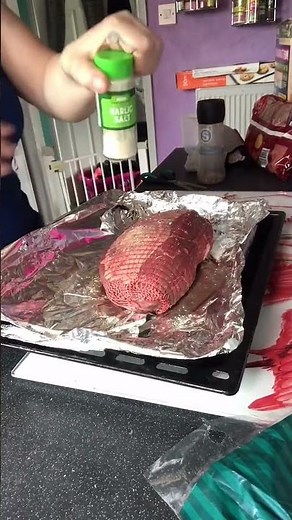 Preparing a Beef Joint for Roasting: Seasoning with Garlic Salt#beefjoint #roastbeef