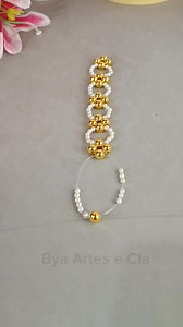 719K views · 9.9K reactions | Pulseira de pérolas no fio de silicone fácil e muito luxuosa ✨ #artesanatocriativo #feitoamao #bijuterias #pulseira #artesanato #tutorial #diy #dicas | Bya artes e cia | Facebook