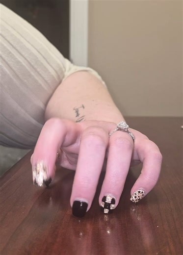 @✨💋JustJakie 😜💅🏽 Girl always eats down, even when she's sicky! Cutie little pre Valentine's day set! #chocolatenails #strawberriesandcherries #valentines #nailinspo #fypシ