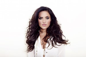 Exclusive Interview: Grammy-nominated singer/songwriter Laura White talks about her career so far - CelebMix