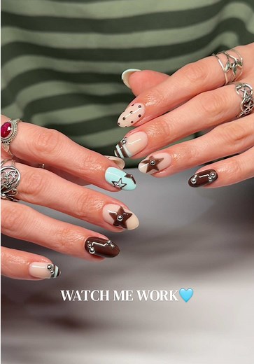 Cómo hacer uñas con gel constructor y diseño Y2K