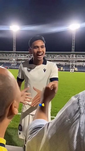 18K views · 177 reactions | Lino cetak gol Main sebagai starter, Marselino Ferdinan mencetak gol di menit ke-19 yang membuat Oxford United U-21 sempat meimpin menjadi 2-0. "Marselino menggandakan keunggulan. Kasway memberikan bola kepada Marselino Ferdinan yang sudah menunggu di kotak penalti. Dengan tenang, Lino memanfaatkan peluang menjadi gol," tulis akun sosmed Oxford United Academy di Instagram (@academyoufc | Bolaindonesia.up | Facebook