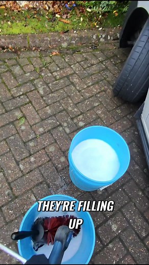 See how pre-washing this vehicle using a snow foamer makes the job easier. It beats spraying and lugging equipment around. 📍Morpeth | 📞 01670 580054 | 💻 www.hadriansvehicleservices.com 💬 Comment QUOTE for details! #VehicleCare #SnowFoamer #PreWash #CarCleaning #MobileValeting | Hadrian's Vehicle Services