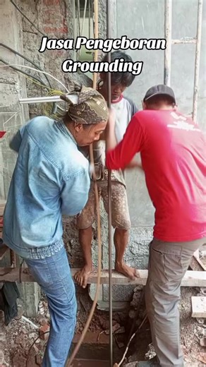 ⚡ JASA PENGEBORAN & PEMASANGAN GROUNDING LISTRIK ⚡ Listrik sering jeglek? MCB mudah turun? Perangkat elektronik sering rusak? ⚠️ Bisa jadi grounding belum terpasang dengan benar! Kami melayani pengeboran tanah untuk grounding listrik rumah, ruko, kantor, dan industri dengan alat khusus & teknisi berpengalaman. ✅ Pengeboran grounding sesuai standar ✅ Pemasangan batang tembaga / ground rod ✅ Pengukuran tahanan tanah (Ohm) ✅ Grounding untuk panel listrik, AC, mesin, CCTV ✅ Pengerjaan rapi & aman ✅ 