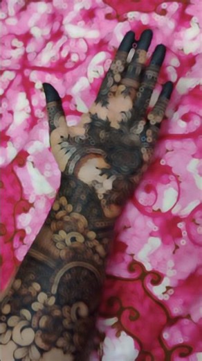 gorgeous bridal mehandi design. #mehndi #henna #mehandidesign #letestmehndi