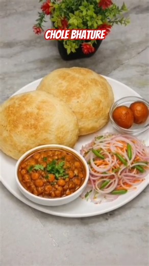 Dilli Wale Chhole Bhature #food #cooking #recipe #kitchen😋😋😋
