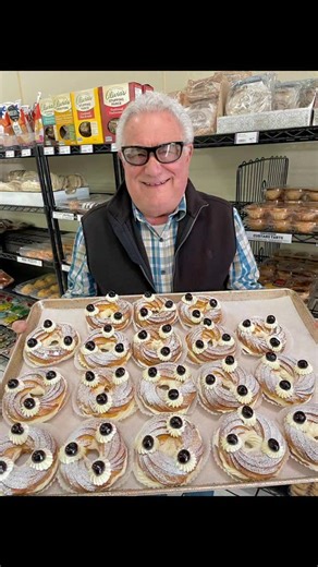 2025 is just about gone, let’s do it again in 2026! (Who’s ready for zeppole in January??😍) Thank you to all our amazing customers, employees, neighbours, friends, family, and supporters. You are the reason we wake up in the morning and come to work with passion and dedication. We appreciate you all more than you can imagine. All of our best wishes and blessings to you and your loved ones for 2026, we hope it’s going to be an amazing year for everyone! We are closed New Year’s Day and back to r