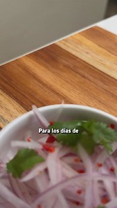ARROZ CON CARACOLES 👨‍🍳 Un plato potente, fresco y perfecto para sorprender este verano! Hoy les enseño a prepararlo paso a paso, cuéntenme en los comentarios que otras recetas quisieran que les enseñe para el verano. Ingredientes Cocción de caracoles • 500 g caracoles limpios • Agua (c/n) • Sal (c/n) Arroz • Aceite de achiote (c/n) • 220 g cebolla roja en brunoise • 20 g ajo en brunoise • 90 g pasta de ají amarillo confitado • 170 g chicha de jora • Comino (c/n) • Sal (c/n) • 300 g fumet de p