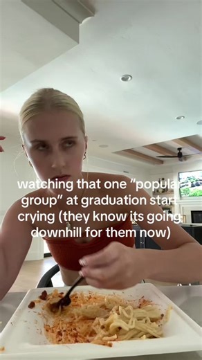 Emotional Graduation Moments: Tears of the Popular Group