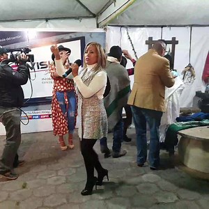 51K views · 904 reactions | A RITMO DE ZAPATEADITO " TE NECESITO" CANTANDO DESDE EL PARA EL MUNDO  https://www.youtube.com/c/ROSITACAJAMARCA Suscribete a mi canal de YouTube Telfs; 0979451527WhatsApp 0034/608972139 España  | Rosita Cajamarca | Facebook