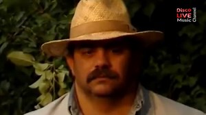 Z kart historii polskiej muzyki. Z naszego archiwum Zespół Akcent powstał w 1989 roku. Założyli go: Zenon Martyniuk, występujący dotychczas w zespole Akord i Mariusz Anikiej, występujący wcześniej w zespole Centrum. W 1991 roku ukazała się pierwsza kaseta zespołu, zatytułowana po prostu "Akcent 1". Znalazły się na niej pierwsze przeboje zespołu: "Chłopak z gitarą", "Dajcie mi gitarę", "Tabu tibu". W sierpniu 1991 r. obaj muzycy wyjechali do Belgii. Tam nagrali drugi album zespołu "Żegnaj mała". 