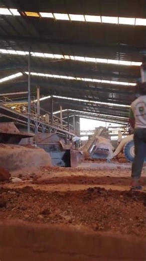 Proses pengambilan Kelebihan dari Timbangan Loder #loderunner #alatberat #konstruksi #keramik #fyp