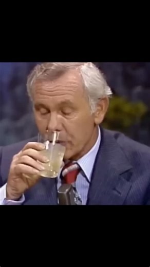 Johnny Carson | Johnny Carson tries Dean Martin's🍸 🤣 #johnnycarson #johnnycarsonshow #comedylegend #deanmartin | Instagram