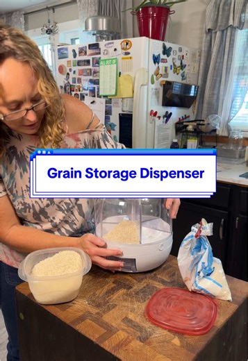 Rotating Grain Storage Bin for Efficient Kitchen Organization