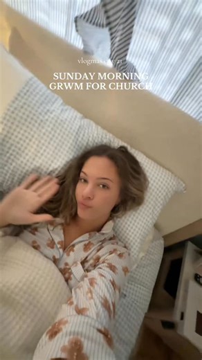 ANNA KLEM on Instagram: "happy vlogmas day 21 !!!! lil sunday morning back home 🤍⛪️ happy christmas sunday !!!!!"