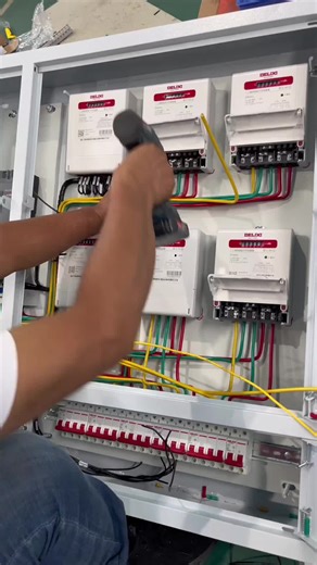 Electricity meter metering boxes produced by Wankong Electric: 1. **In terms of structural design**: - **Sturdy box body**: The box body is made of high-quality materials and has relatively high mechanical strength. It can resist the impacts of external collisions, squeezes and other influences, protecting the internal electricity meters and related electrical components. For example, in some outdoor or places with frequent personnel activities, the sturdy box body can effectively prevent the me