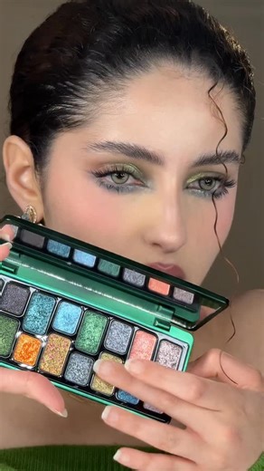 Yall want a tutorial for this look?🧚🏻‍♂️ I’m using @cheeryep_makeup pallete #makeup #makeuptutorial #eyemakeup #america | Serenasrosess