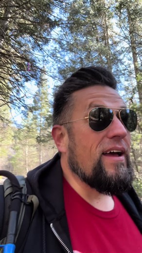 Don’t you just love to hug old friends? It’s the best - I saw this dude pop up and knew I needed a good solid hug! You should go out and do the same!! #uthighking #treehugger #hozier #hug #goofy