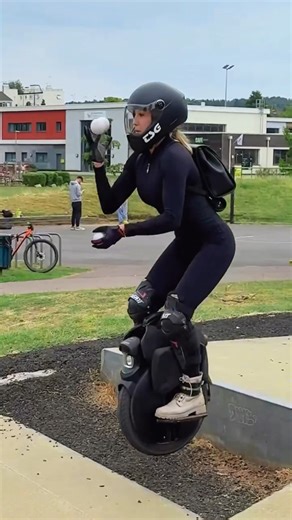 inmotion_global on Instagram: "Breaking through the learning curve takes commitment. Every attempt, every wobble, every retry — they all lead to moments like this. V11, balance, and a perfectly timed catch. 🔥 Learning EUC is a way to push past your limits and discover what you’re capable of. 📸: @diet_zoda #inmotioneuc #electricunicycle #euc #INMOTIONV9"