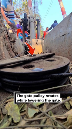The gate pulley rotates while lowering the gate. #automobile #railwaycontent #railwayline #train #tr