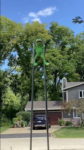Kermit on stilts‪@MrRebootFTW‬ ‪@MrRebootLIVE‬