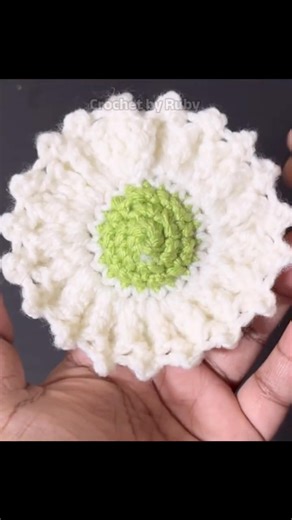 Very easy crochet daisy flower tutorial for beginners