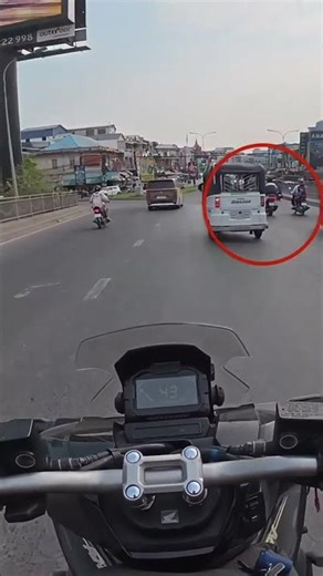 Tuk-Tuk Cuts Me Off By an INCH in Phnom Penh! 😱