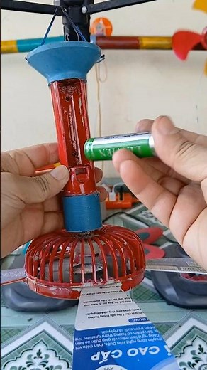 test the power of the battery-powered recycled mini ceiling fan that blows away the heat