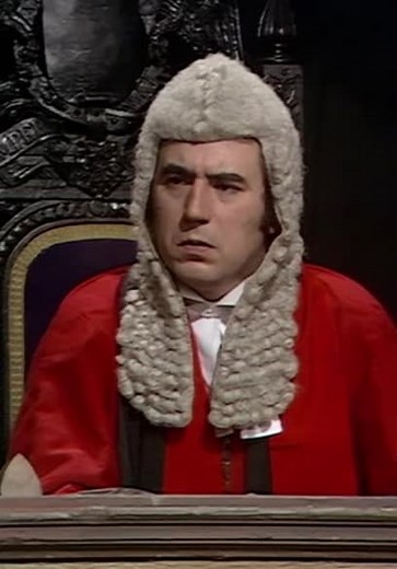 Monty Python's Flying Circus S01:E03 - How to Recognise Different Types of Trees From Quite a Long Way Away