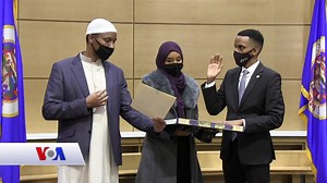 70K views · 1.7K reactions | Cumar Maxamuud Faatax ayaa ayaa toddobaadkan loo dhaariyay xubinnimada aqalka senate-ka gobolka Minnesota oo uu bishii November ku guuleystay. Cumar ayaa noqday qofkii ugu horreeyey ee Soomaali ah ee Maraykanka ku dhasha oo xil ka qabta congress-ka Minnesota. Maxamuud Mascadde ayaa warbixintan ka diyaariyay. | VOA Somali | Facebook